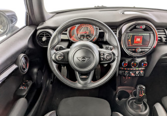 Подержанный автомобиль MINI Hatch 2020 года (21 фото)