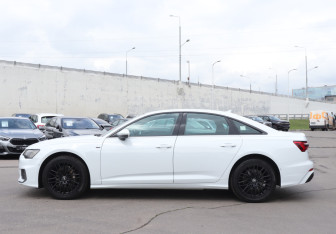 Подержанный автомобиль Audi A6 Sedan 2020 года (8 фото)