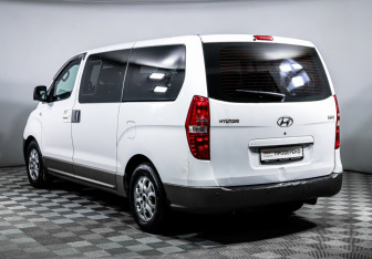 Подержанный автомобиль Hyundai H-1 2012 года (7 фото)