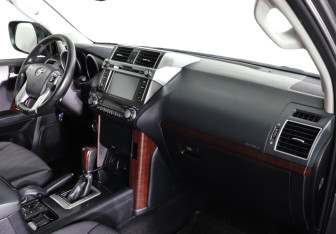 Подержанный автомобиль Toyota Land Cruiser Prado 2017 года (10 фото)