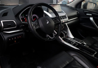 Подержанный автомобиль Mitsubishi Eclipse Cross 2018 года (12 фото)