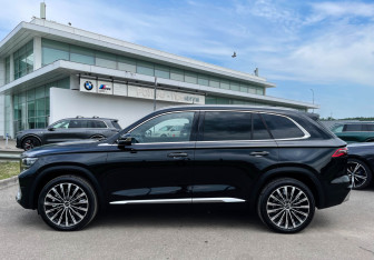 Подержанный автомобиль Geely Monjaro 2026 года (8 фото)