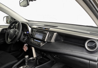 Подержанный автомобиль Toyota RAV4 2014 года (13 фото)