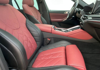 Подержанный автомобиль BMW X6 2023 года (10 фото)