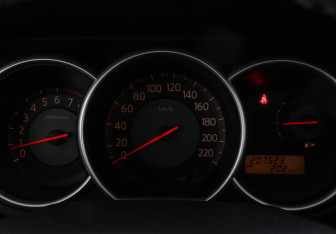 Подержанный автомобиль Nissan Tiida Hatchback 2008 года (11 фото)