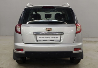 Подержанный автомобиль Geely Emgrand X7 2014 года (6 фото)