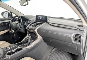 Подержанный автомобиль Lexus NX 2019 года (12 фото)