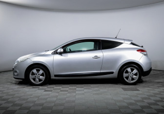 Подержанный автомобиль Renault Megane Hatchback 2011 года (8 фото)