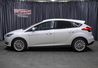 Подержанный автомобиль Ford Focus Hatchback 2017 года (8 фото)