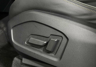 Подержанный автомобиль FAW Bestune T77 2021 года (11 фото)