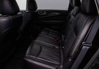 Подержанный автомобиль Infiniti QX60 2017 года (11 фото)