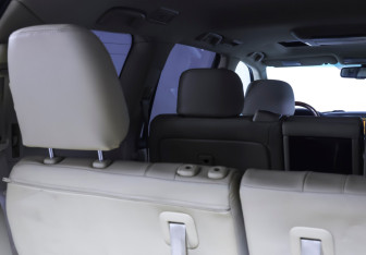 Подержанный автомобиль Lexus LX 2011 года (10 фото)