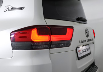Подержанный автомобиль Toyota Land Cruiser Suv 2021 года (21 фото)