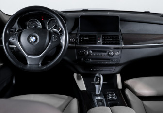 Подержанный автомобиль BMW X6 2013 года (12 фото)
