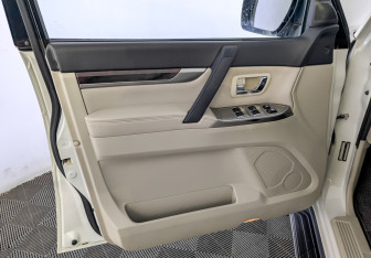 Подержанный автомобиль Mitsubishi Pajero 2019 года (19 фото)