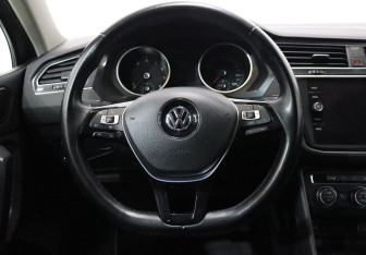 Подержанный автомобиль Volkswagen Tiguan 2019 года (13 фото)