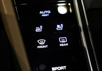 Подержанный автомобиль Porsche Cayenne 2018 года (19 фото)