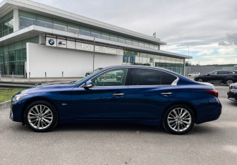 Подержанный автомобиль Infiniti Q50 2018 года (8 фото)