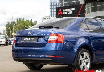 Подержанный автомобиль Skoda Octavia Liftback 2020 года (18 фото)