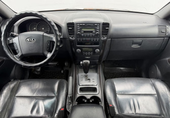 Подержанный автомобиль Kia Sorento 2007 года (13 фото)