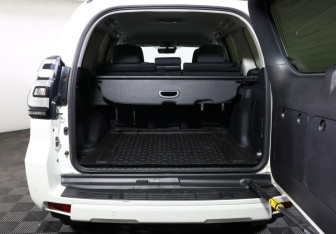 Подержанный автомобиль Toyota Land Cruiser Prado 2020 года (10 фото)