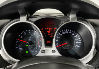 Подержанный автомобиль Nissan Juke 2014 года (11 фото)