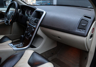 Подержанный автомобиль Volvo XC60 2011 года (9 фото)