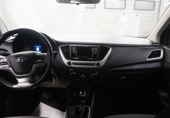 Подержанный автомобиль Hyundai Solaris Sedan 2017 года (12 фото)