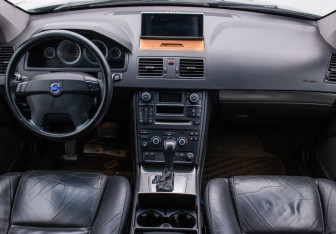 Подержанный автомобиль Volvo XC90 2010 года (13 фото)