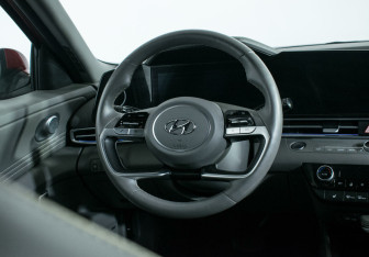 Подержанный автомобиль Hyundai Elantra Sedan 2021 года (9 фото)