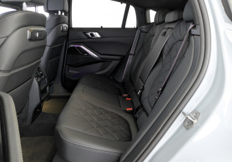 Подержанный автомобиль BMW X6 2024 года (12 фото)