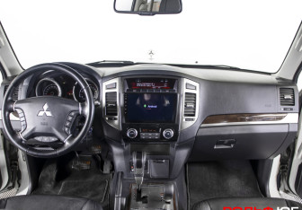 Подержанный автомобиль Mitsubishi Pajero 2021 года (12 фото)