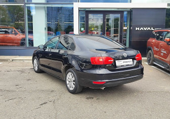 Подержанный автомобиль Volkswagen Jetta Sedan 2013 года (7 фото)