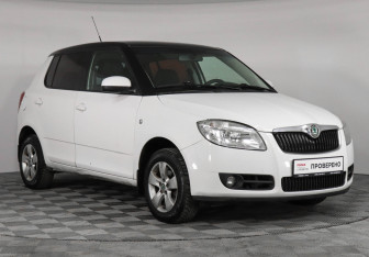 Подержанный автомобиль Skoda Fabia Hatchback 2010 года (3 фото)