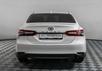 Подержанный автомобиль Toyota Camry Sedan 2021 года (6 фото)