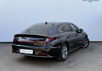 Подержанный автомобиль Hyundai Sonata 2021 года (5 фото)