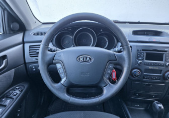 Подержанный автомобиль Kia Magentis 2010 года (12 фото)