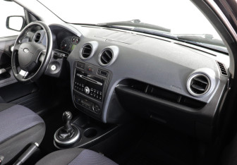 Подержанный автомобиль Ford Fusion 2007 года (6 фото)