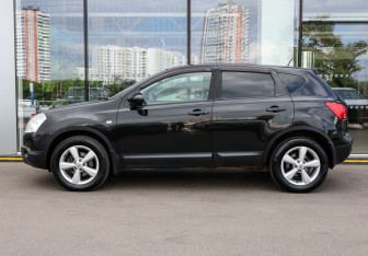 Подержанный автомобиль Nissan Qashqai 2008 года (8 фото)