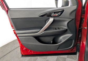 Подержанный автомобиль Mitsubishi Eclipse Cross 2019 года (19 фото)