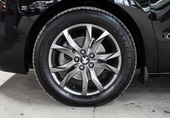 Подержанный автомобиль Peugeot Traveller 2020 года (29 фото)