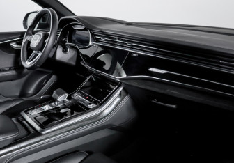 Подержанный автомобиль Audi Q8 2024 года (9 фото)