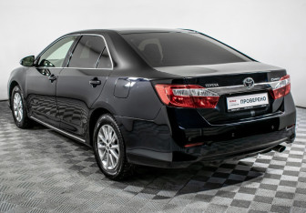 Подержанный автомобиль Toyota Camry Sedan 2012 года (7 фото)