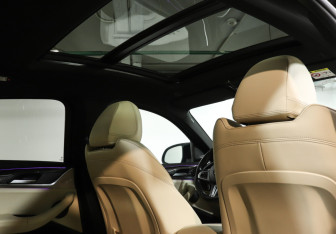 Подержанный автомобиль BMW X4 2021 года (26 фото)