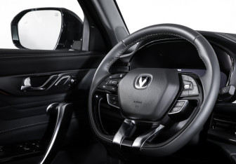 Подержанный автомобиль Changan CS95 2023 года (13 фото)