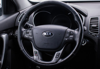 Подержанный автомобиль Kia Sorento 2014 года (15 фото)