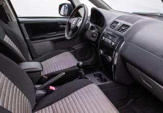 Подержанный автомобиль Suzuki SX4 Hatchback 2010 года (9 фото)