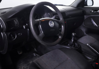 Подержанный автомобиль Volkswagen Passat Sedan 1997 года (14 фото)