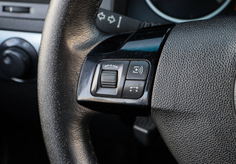 Подержанный автомобиль Opel Astra Hatchback 2007 года (15 фото)