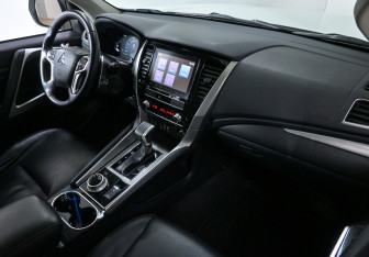 Подержанный автомобиль Mitsubishi Montero Sport 2022 года (9 фото)